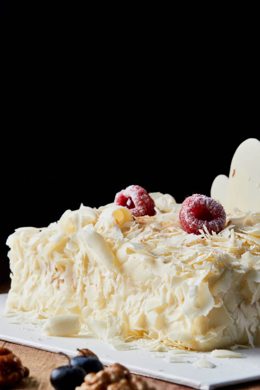 草莓白巧克力榴莲慕斯生日蛋糕