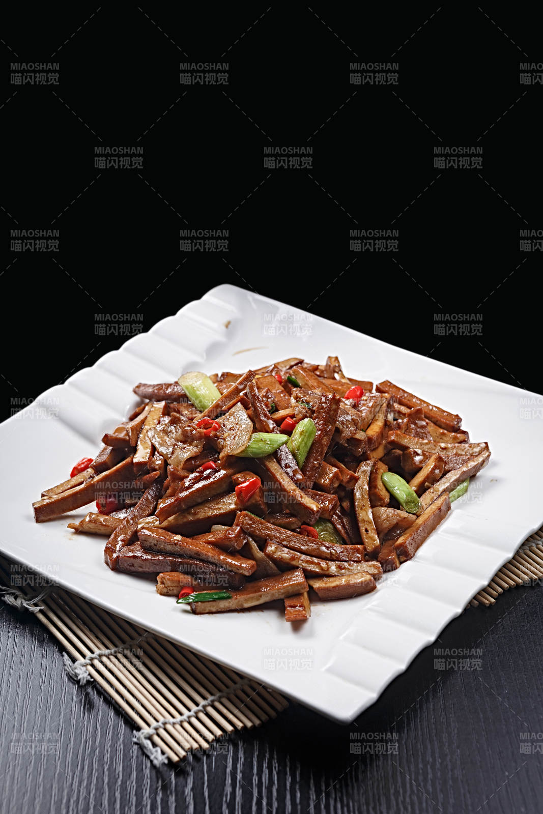 黑豆干炒五花肉-摄影图