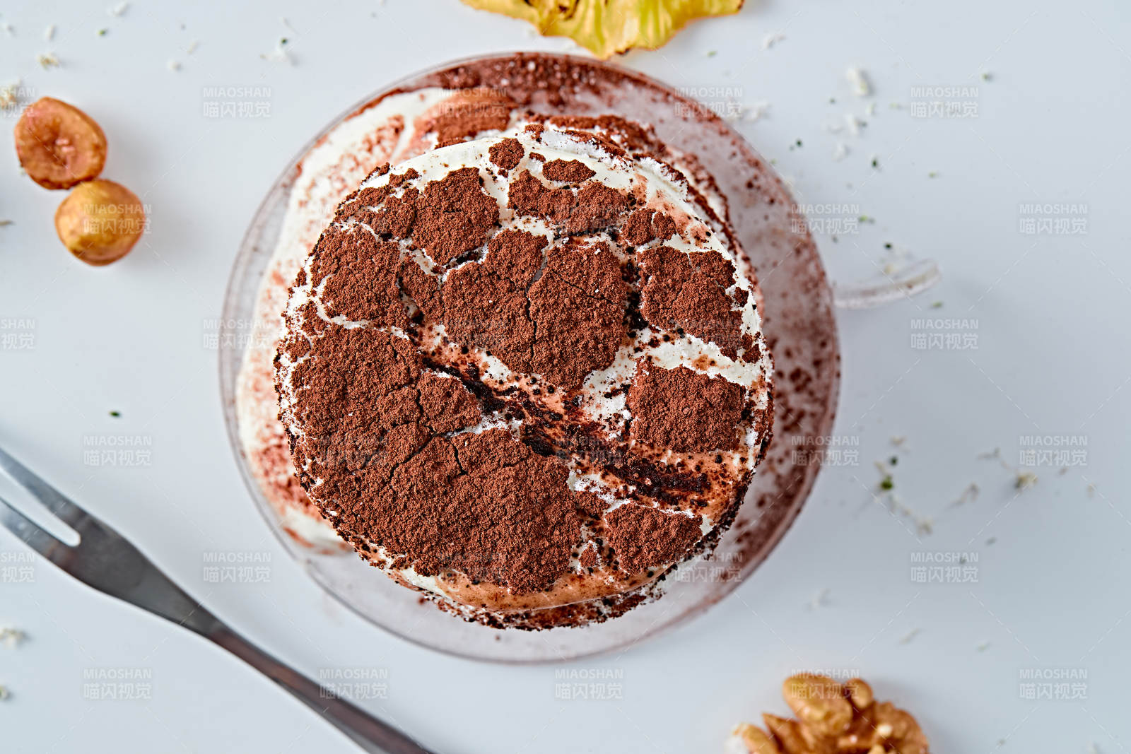 可可撒粉焦糖鲜奶酪布丁-摄影图