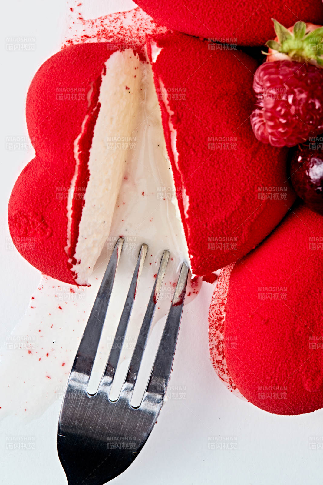 鲜水果抹茶心形奶油慕斯蛋糕