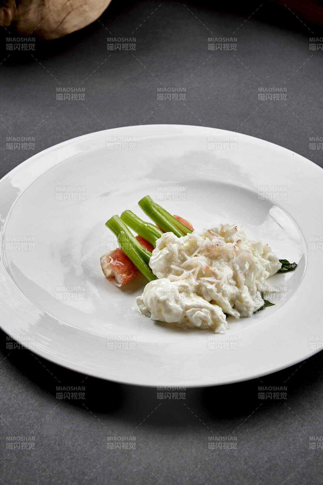 位菜阿拉斯深海帝王蟹腿肉配芥藍