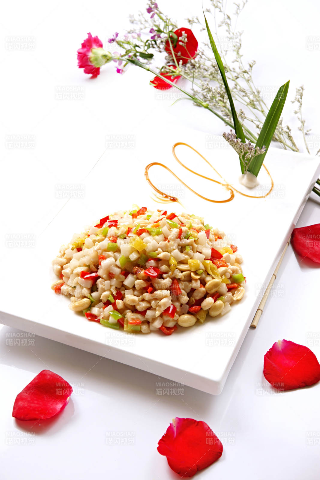 辣椒粒花生碎炒鸡丁