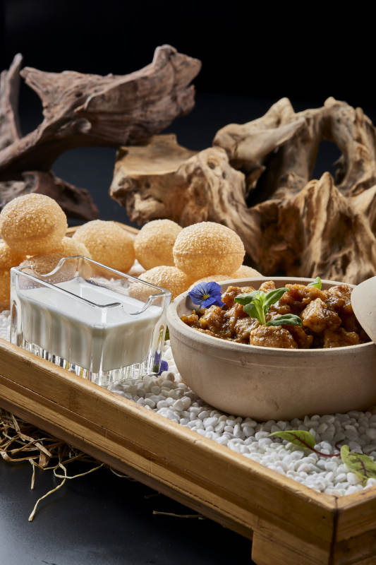 鲜奶麻团砂锅咖喱鸡块