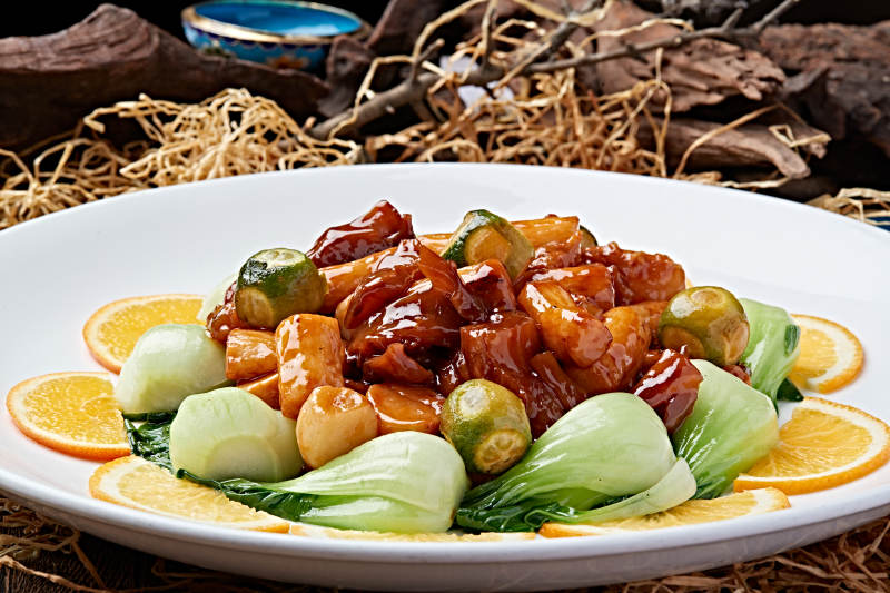 蒜香铁棍山药烧蹄筋