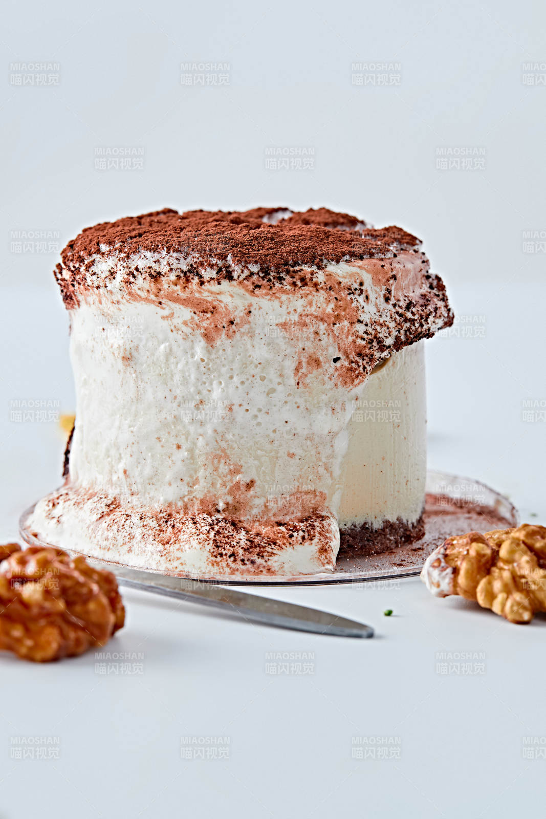 可可撒粉焦糖鲜奶酪布丁-摄影图