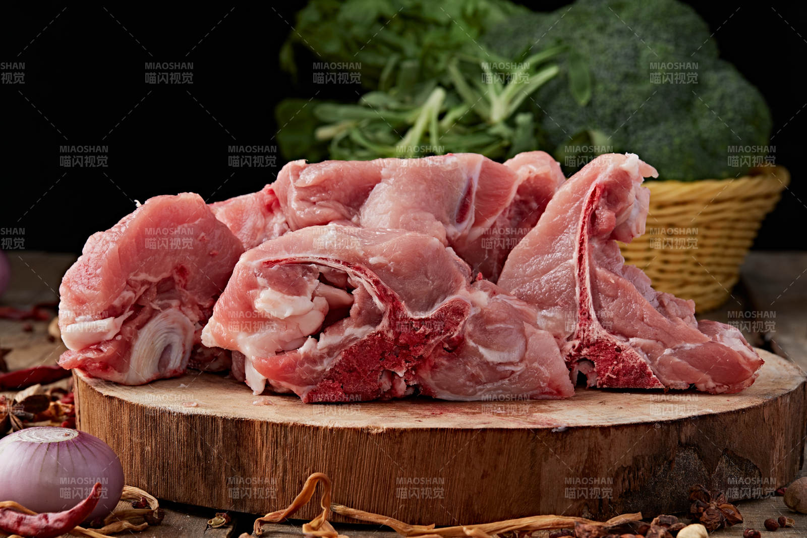 检疫合格的屠宰生鲜猪肉-摄影图