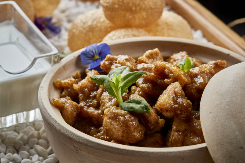 鲜奶麻团砂锅咖喱鸡块