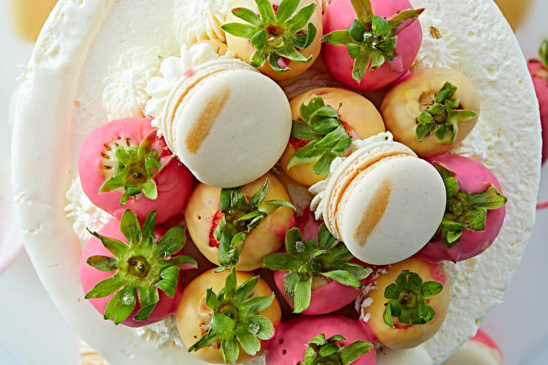 鲜草莓马卡龙法式多层奶夹心油蛋糕