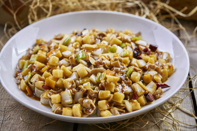 洋蔥土豆肉沫炒莜面莜面栲姥姥