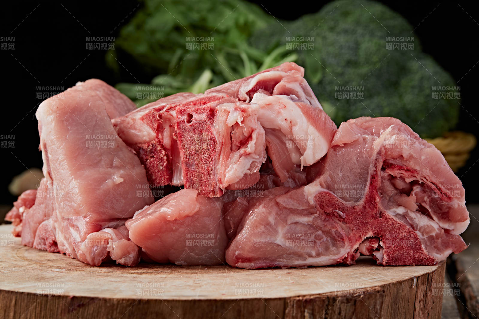 检疫合格的屠宰生鲜猪肉-摄影图