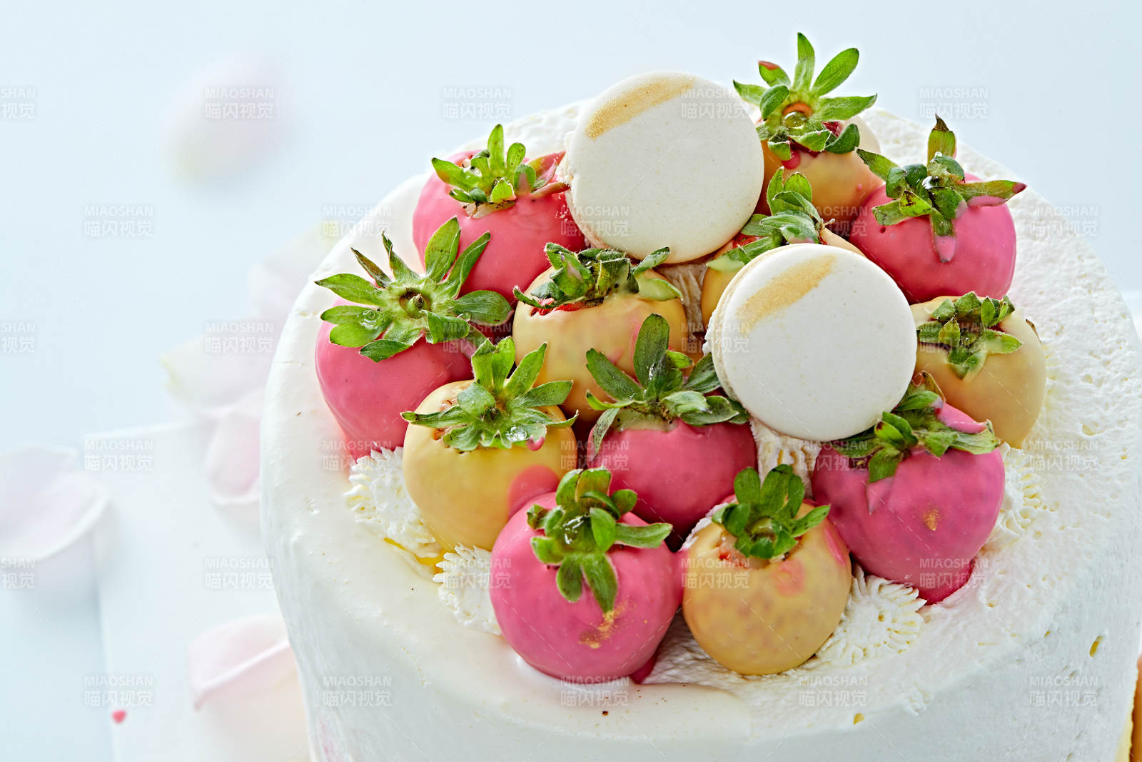 鲜草莓马卡龙法式多层奶夹心油蛋糕