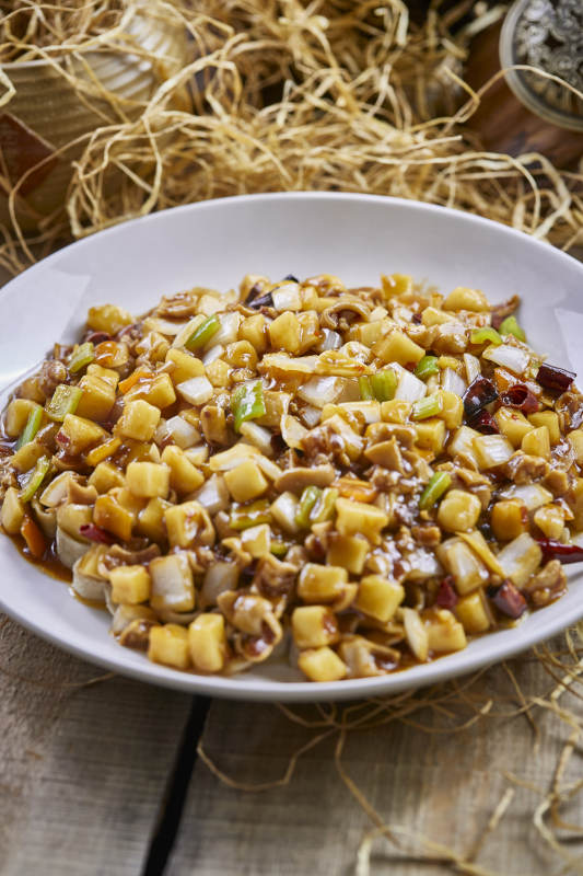 洋蔥土豆肉沫炒莜面莜面栲姥姥