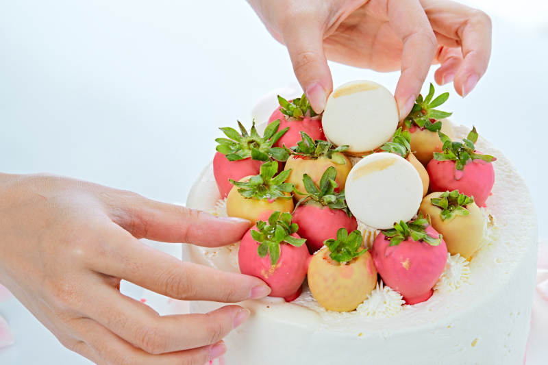 鲜草莓马卡龙法式多层奶夹心油蛋糕