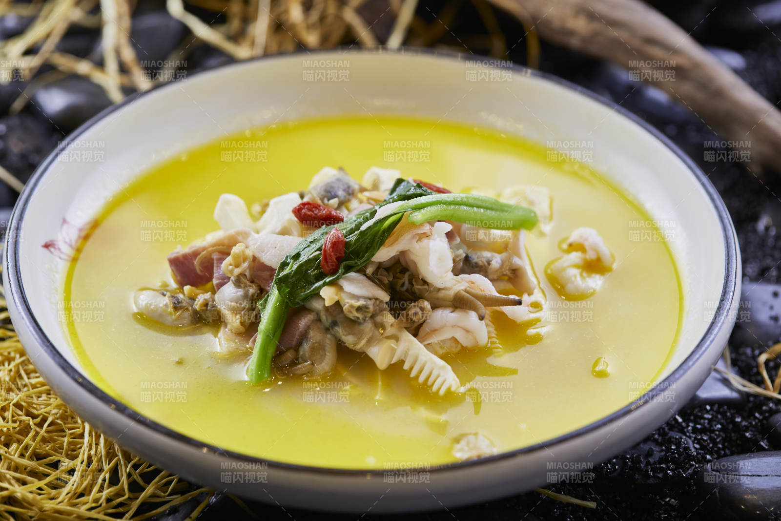 浓汤海味腌笃鲜咸肉春笋蛏子虾仁