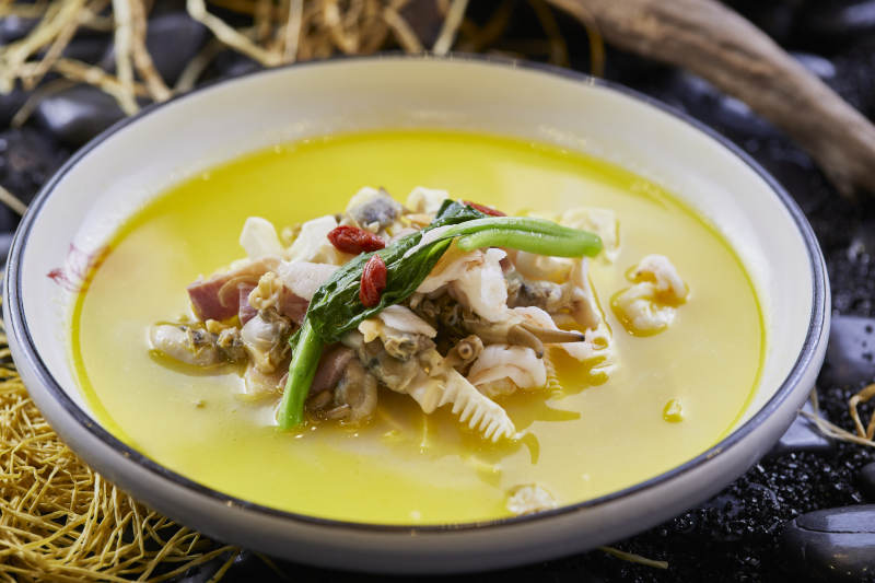 浓汤海味腌笃鲜咸肉春笋蛏子虾仁