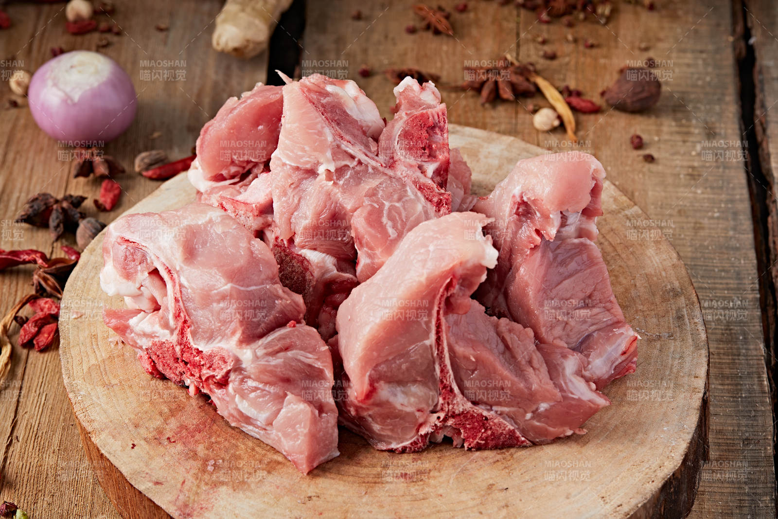 检疫合格的屠宰生鲜猪肉-摄影图