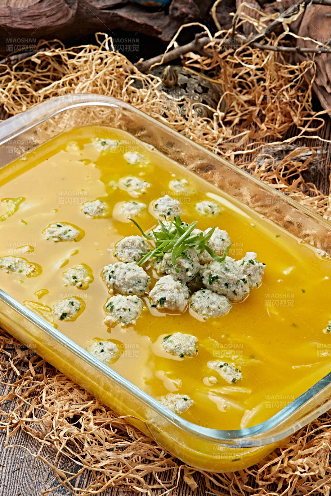 浓汤小白菜炖香菜鸡肉丸-摄影图