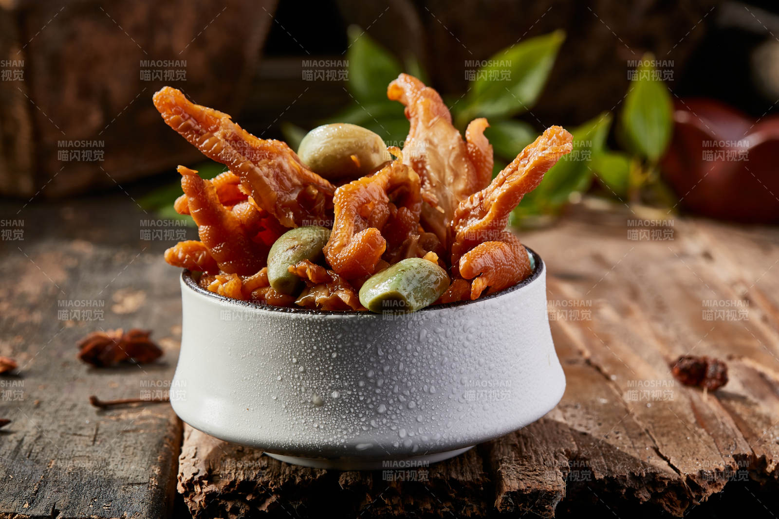 腌渍腊八蒜脱骨凤爪-摄影图