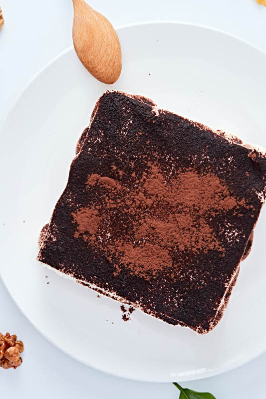 可可粉撒粉鲜奶酪黑森林蛋糕