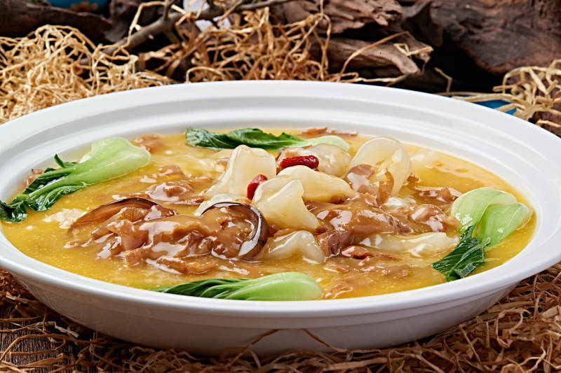 浓汤灵芝菌炖花胶