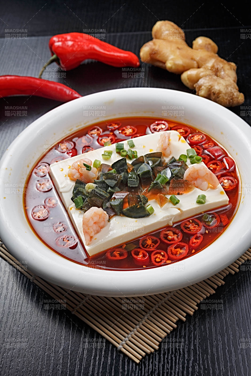 红油双鲜皮蛋虾仁拌豆腐