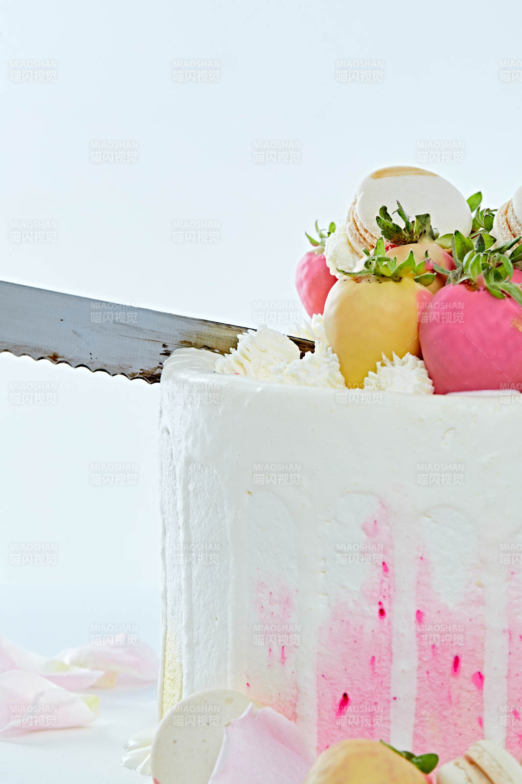 鲜草莓马卡龙法式多层奶夹心油蛋糕