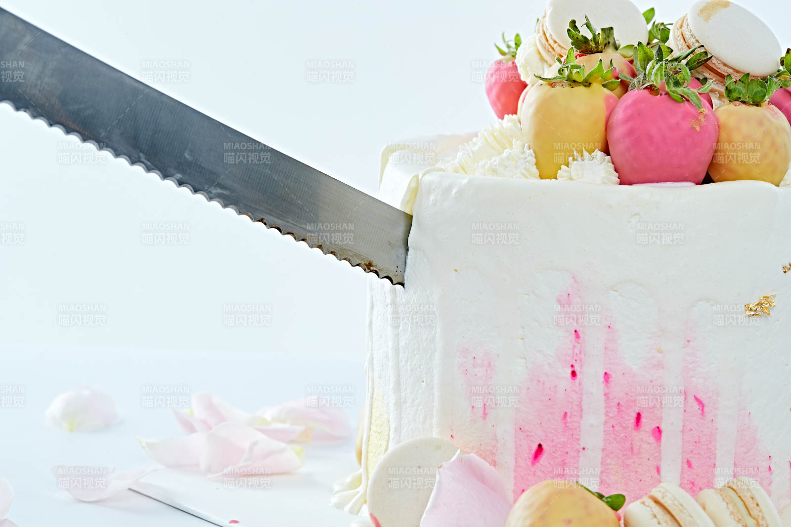 鲜草莓马卡龙法式多层奶夹心油蛋糕