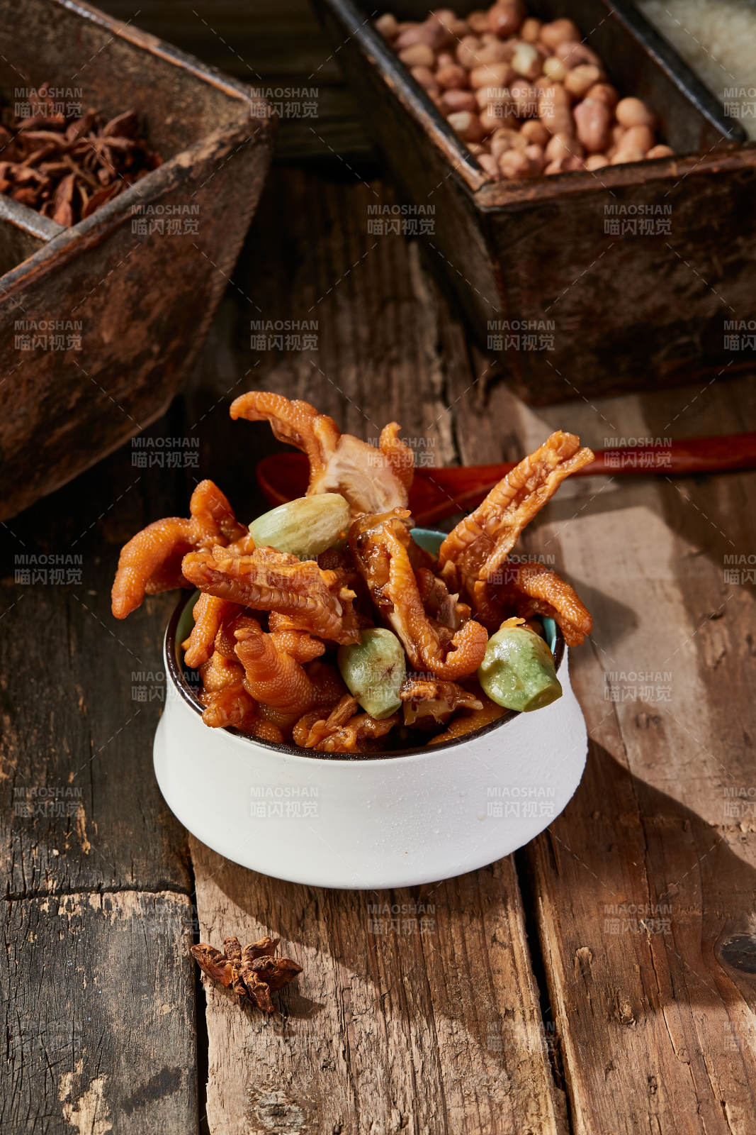 腌渍腊八蒜脱骨凤爪-摄影图