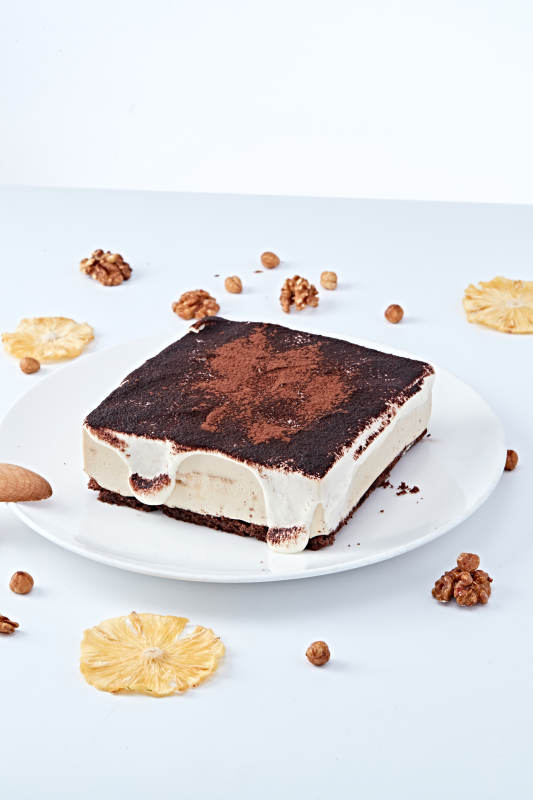 可可粉撒粉鲜奶酪黑森林蛋糕