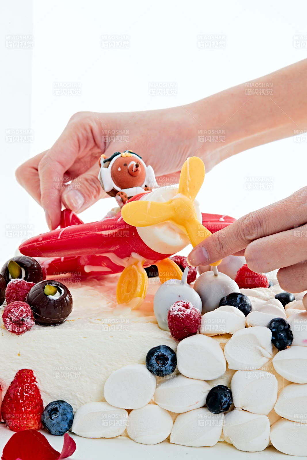 守护者乳脂鲜奶油儿童生日蛋糕