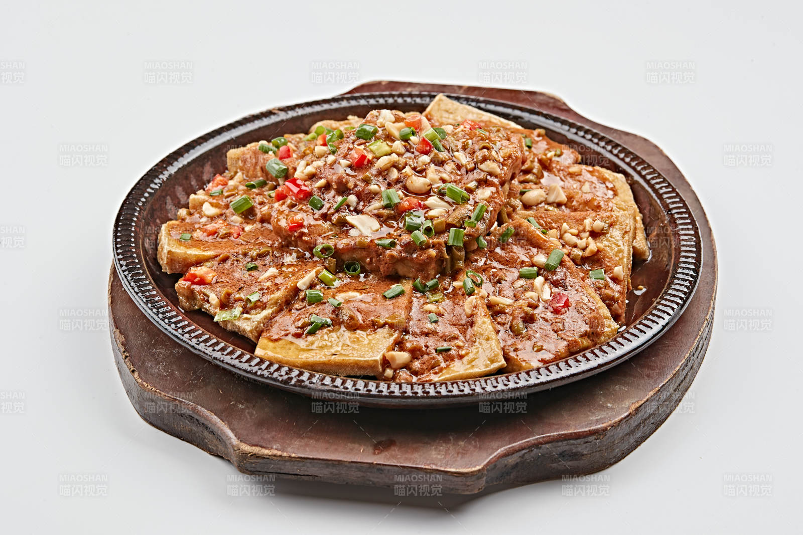 天半餐具装的虾酱锅塌豆腐