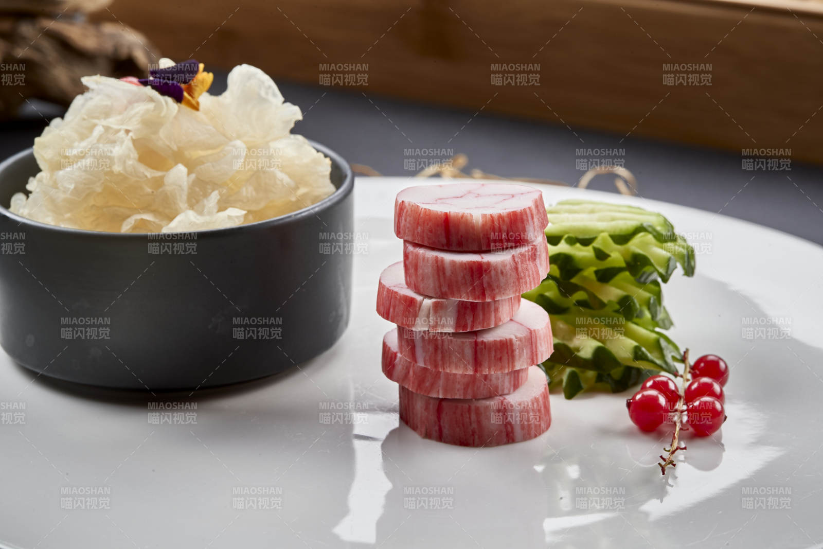 美味涼菜蟹肉卷配撈汁銀耳