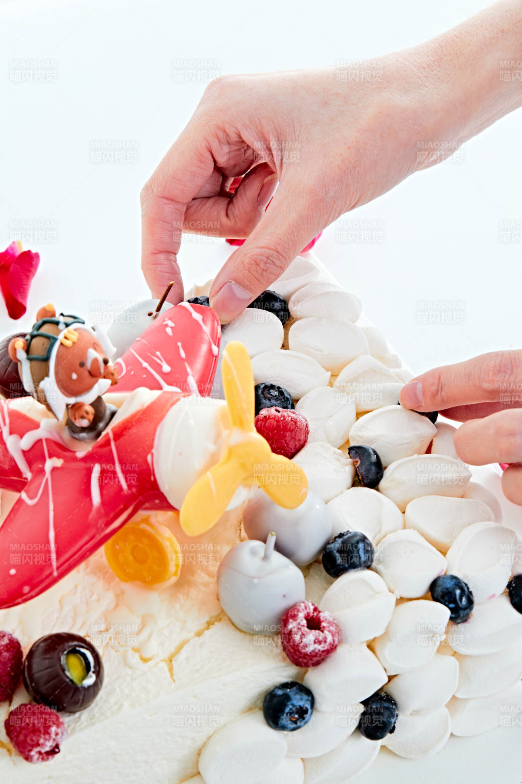 守护者乳脂鲜奶油儿童生日蛋糕