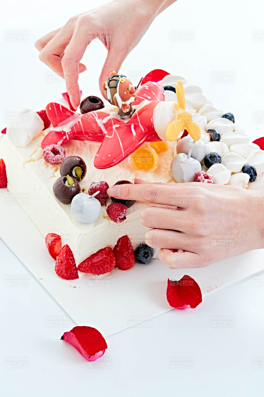 守护者乳脂鲜奶油儿童生日蛋糕