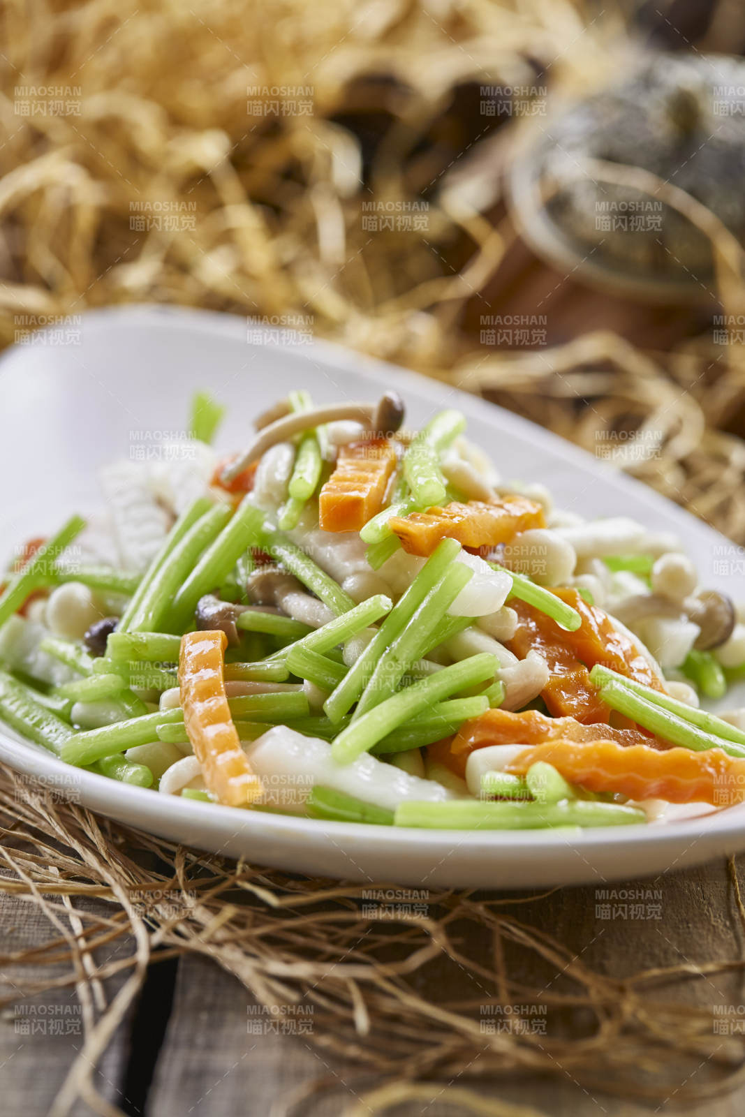 清炒时蔬茼蒿山药胡萝卜海鲜菇