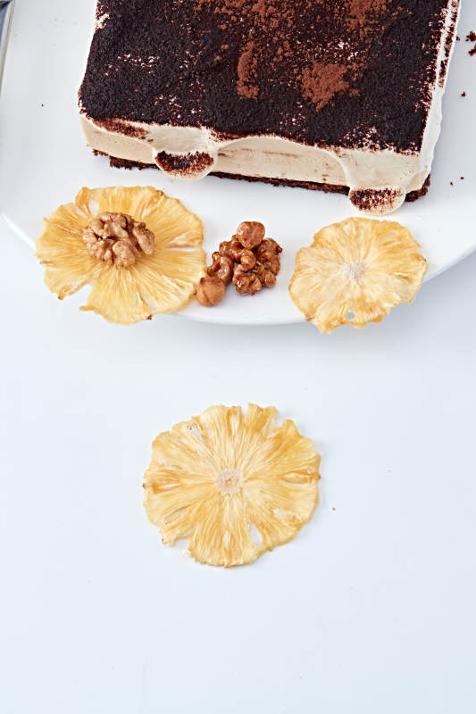 可可粉撒粉鲜奶酪黑森林蛋糕