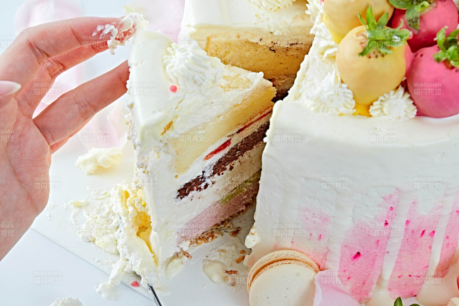 鲜草莓马卡龙法式多层奶夹心油蛋糕