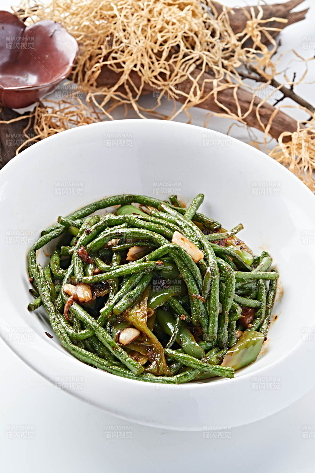 酱爆蒜香杭椒豇豆-摄影图