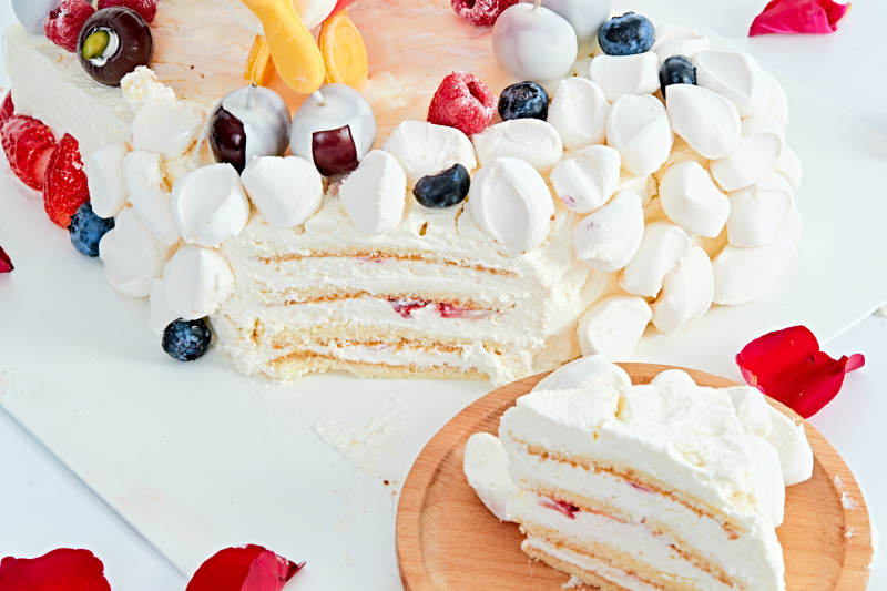 守护者乳脂鲜奶油儿童生日蛋糕