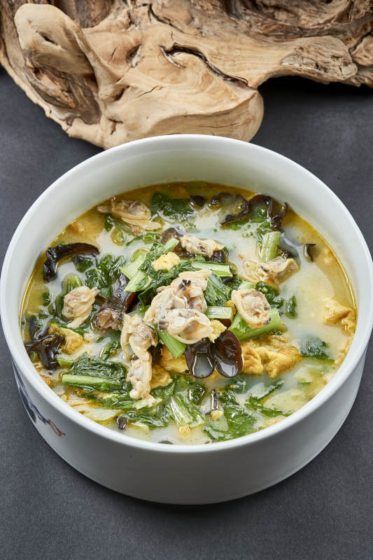 煎蛋木耳小白菜花蛤浓汤