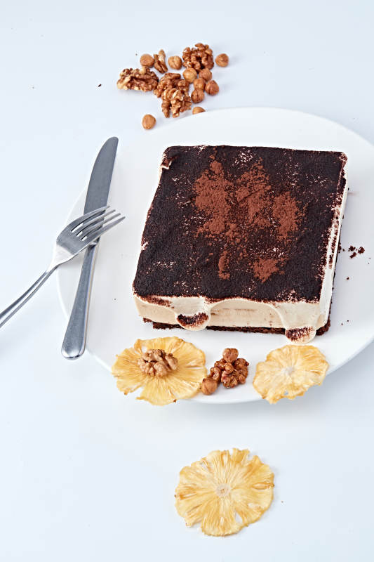 可可粉撒粉鲜奶酪黑森林蛋糕