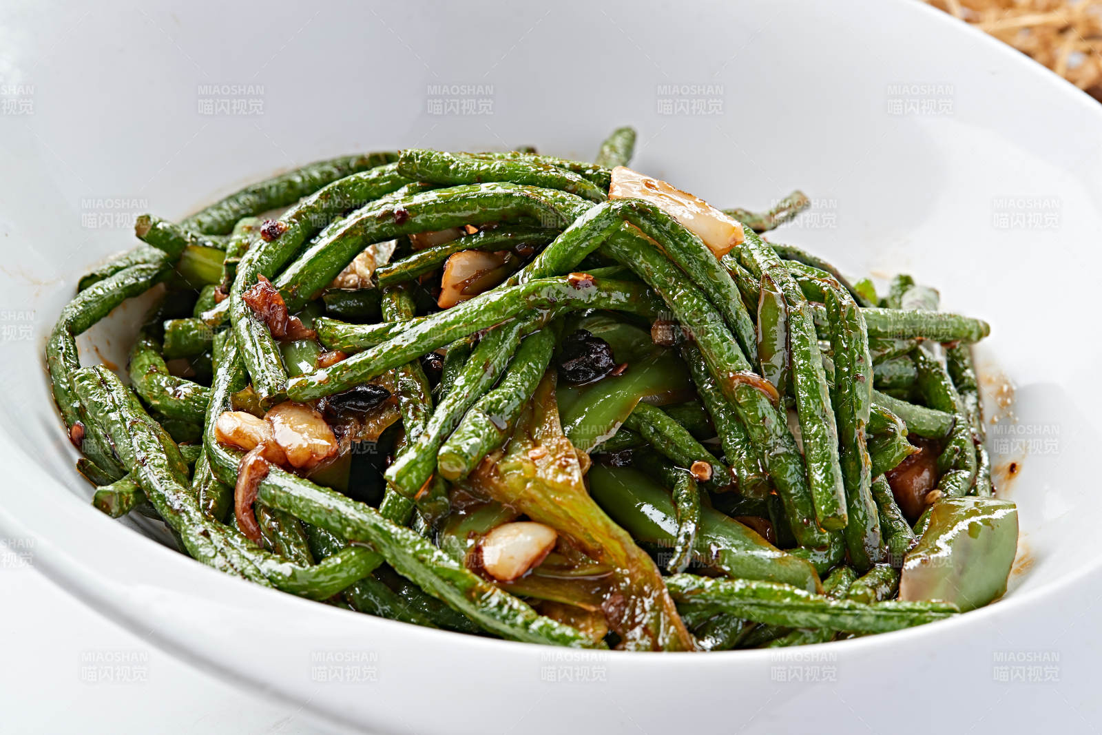 酱爆蒜香杭椒豇豆-摄影图