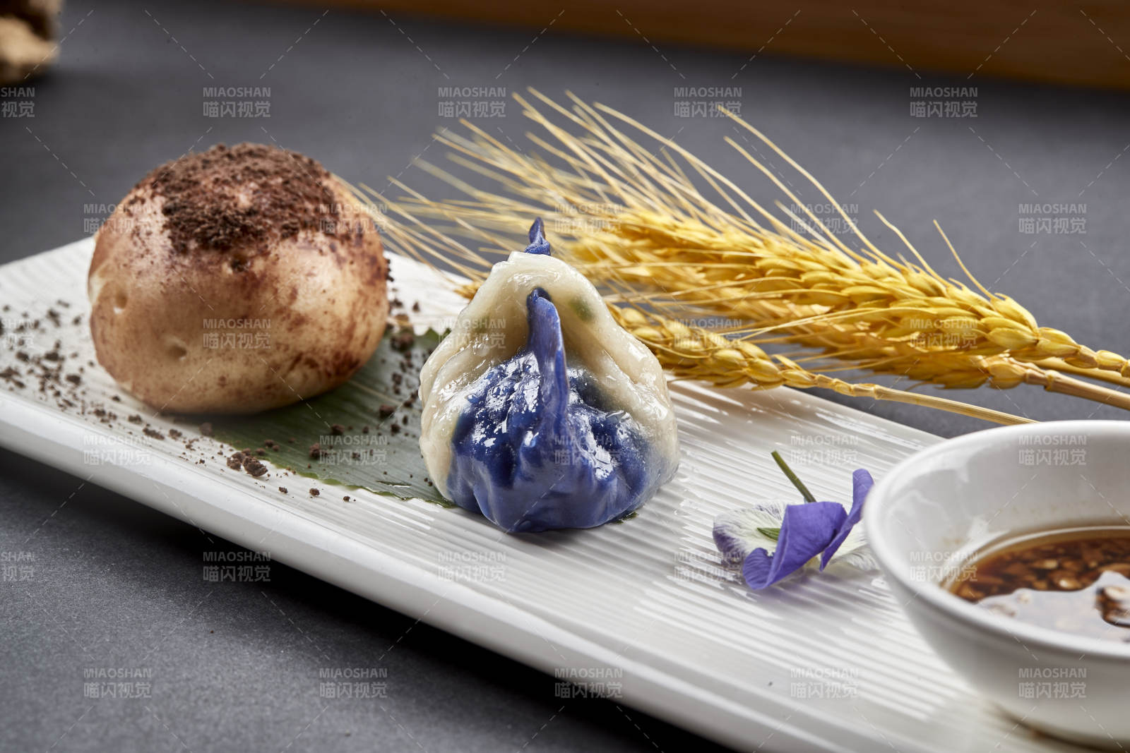 雜糧土豆包配彩色蒸餃