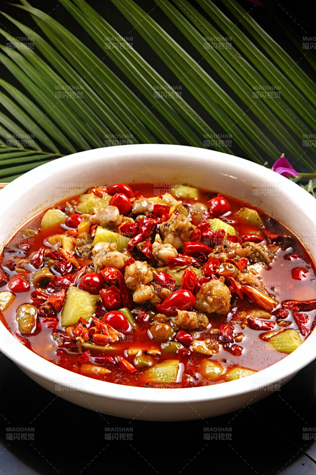 酸辣泡椒香水牛蛙-摄影图