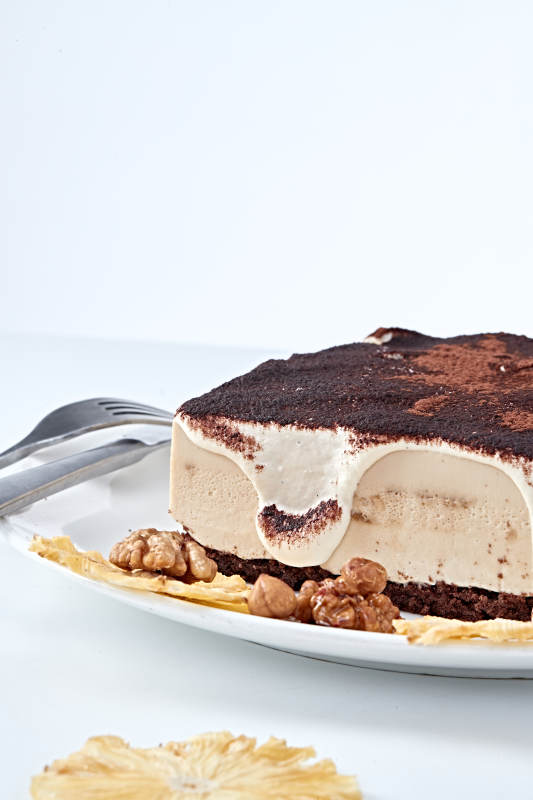 可可粉撒粉鲜奶酪黑森林蛋糕