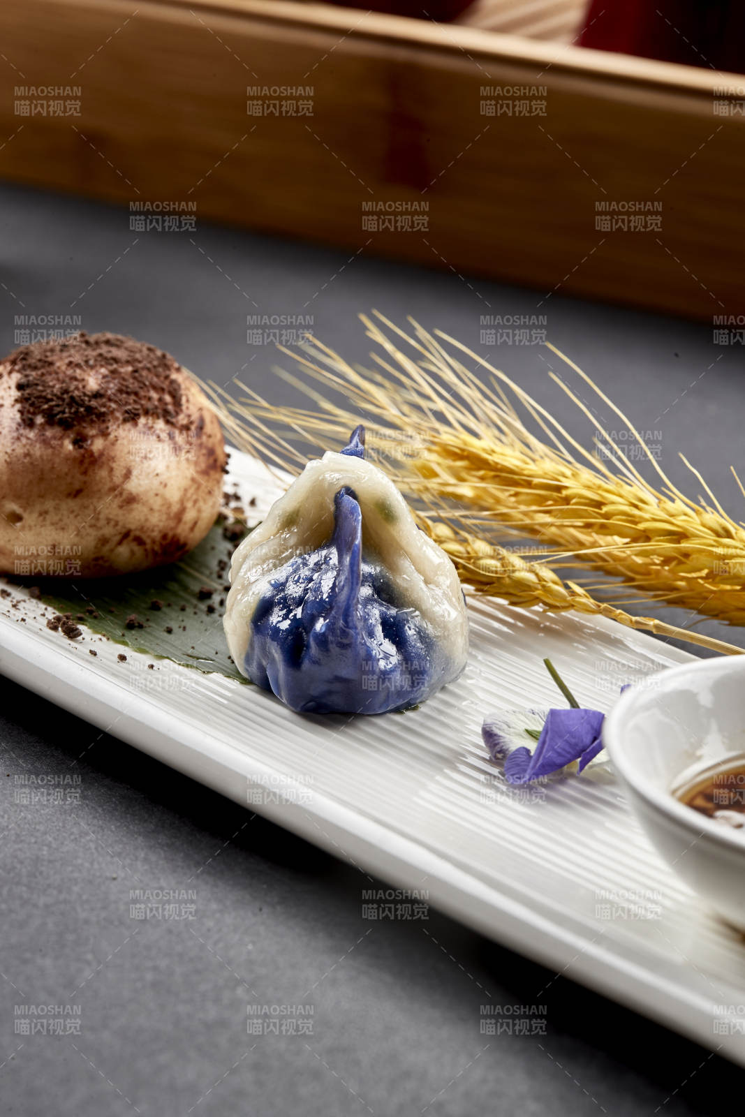 雜糧土豆包配彩色蒸餃