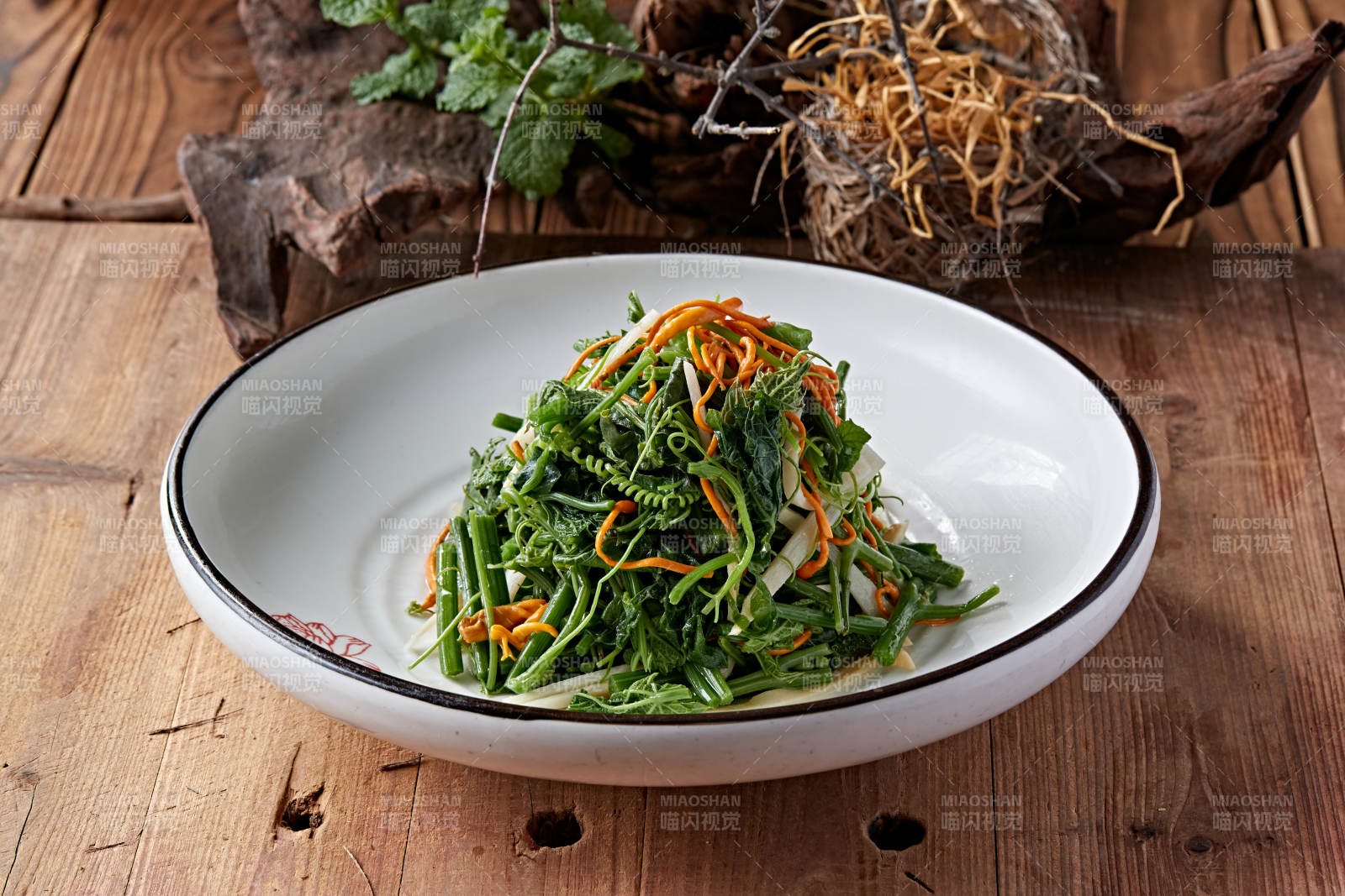 虫草花萝卜丝拌蕨菜-摄影图