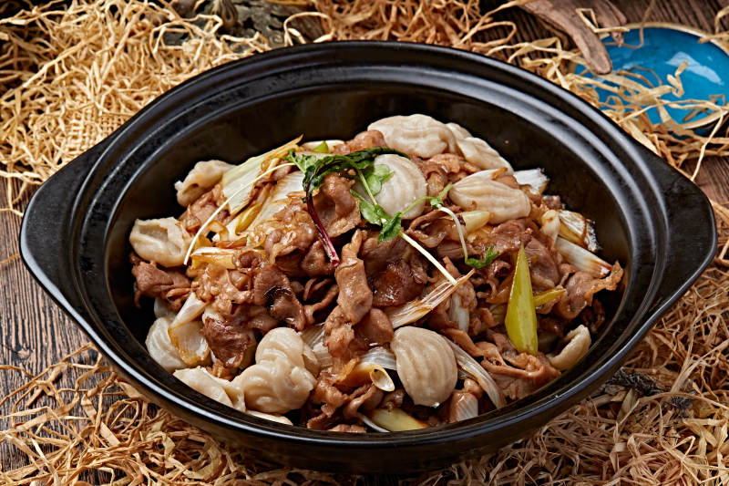 砂锅葱爆羊肉炒猫耳窝窝