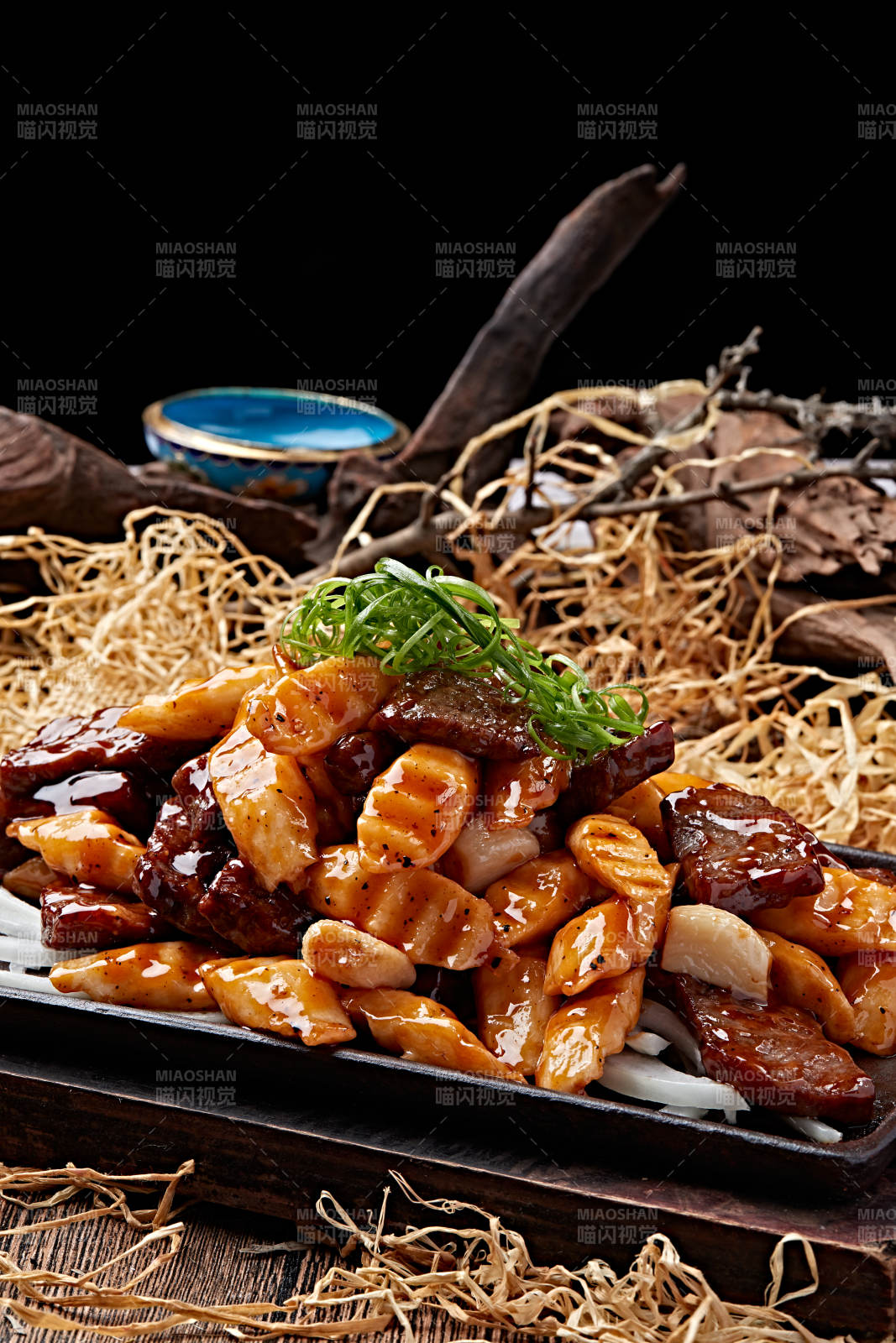 铁板黑椒薯香牛柳