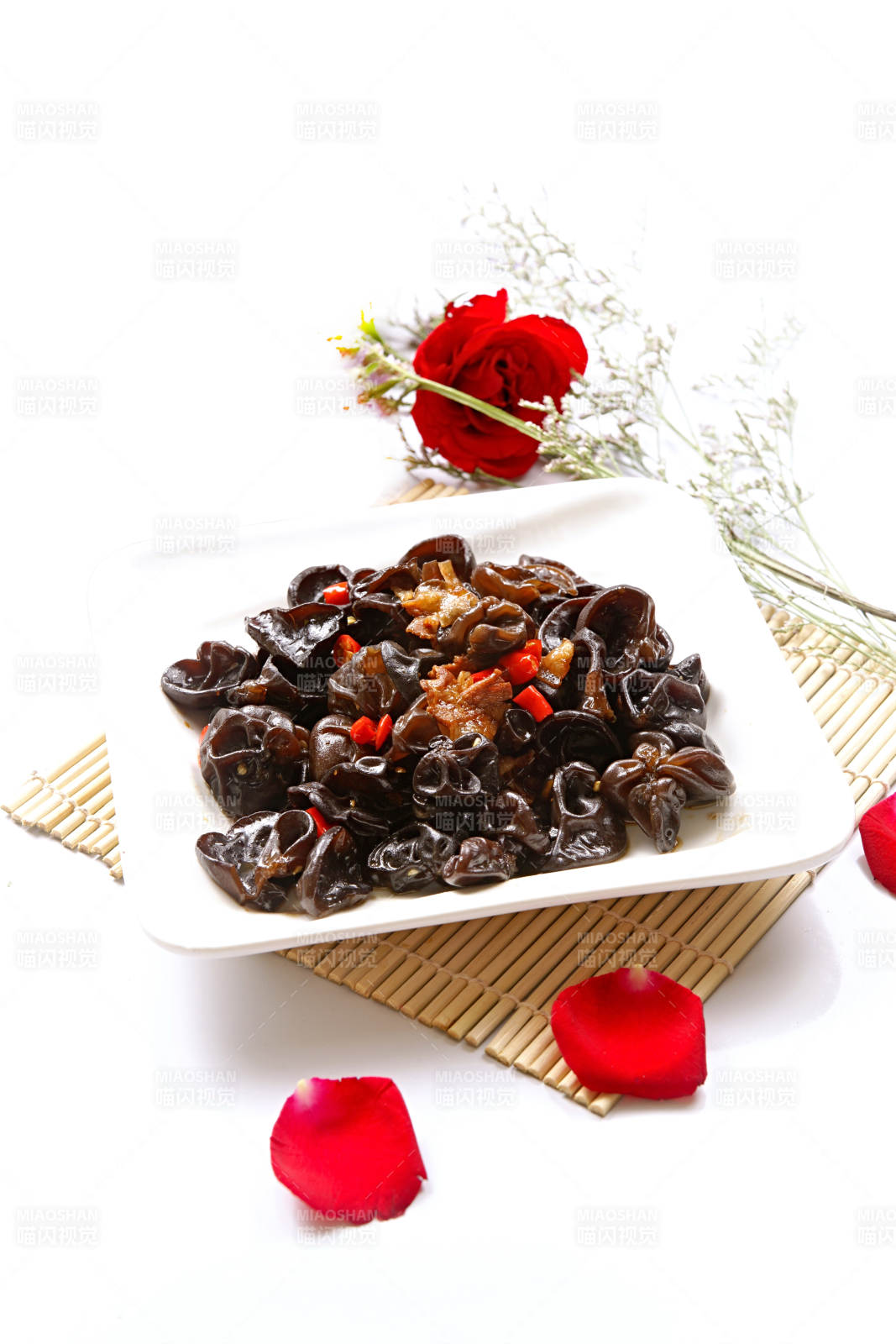 米椒黑木耳炒五花肉